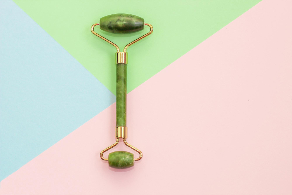 Jade Roller Techniques for Lymphatic Drainage: Promoting Detoxification and Skin Health