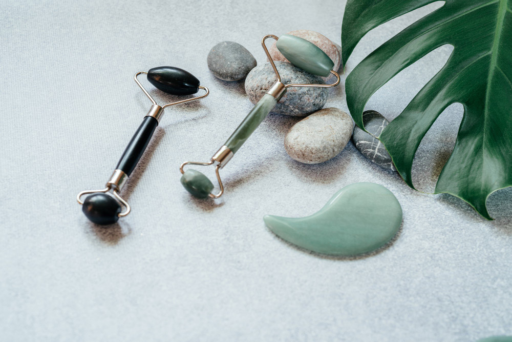 Exploring the History and Origins of Jade Rollers: Ancient Beauty Secrets Revealed