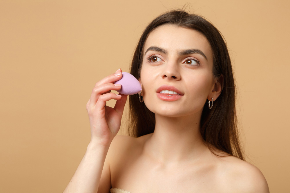 Step-by-Step Tutorial: How to Dampen and Use Your Premium Beauty Sponge