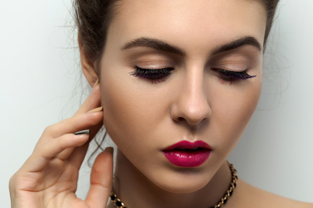 Enhancing Your Eye Makeup with False Eyelashes: Tips for Complementary Looks