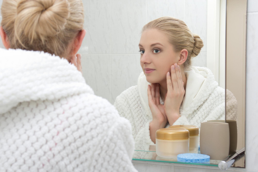 Hydrating vs. Moisturizing: Understanding the Difference and Why Both Are Essential