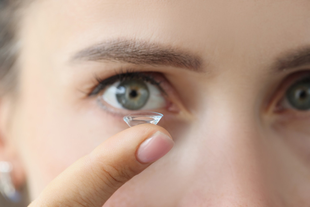 Contact Lens Solutions: Choosing the Right Cleaning Products