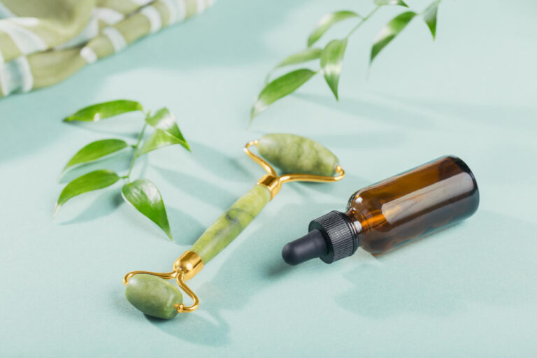 Using a Jade Roller with Serums and Oils: Maximizing Absorption and Efficacy