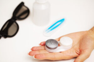 Tips for Traveling with Contact Lenses: Dos and Don’ts