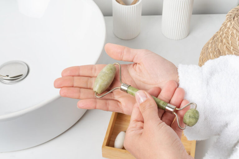 How to Clean and Care for Your Jade Roller: Maintaining Hygiene and Longevity