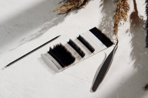 How to Choose the Right Eyelash Separator for Your Lash Type: Comb vs Brush vs Comb-Brush Hybrid