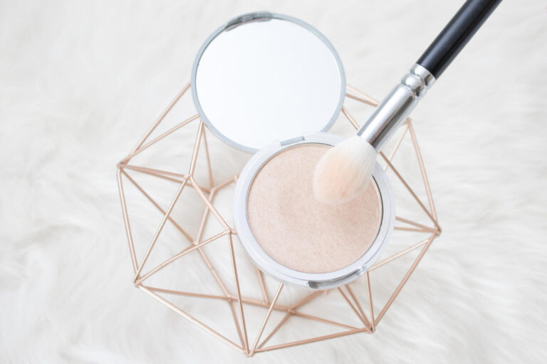Best Highlighters in Dubai and the UAE: Top Subtle Daylight Shimmers