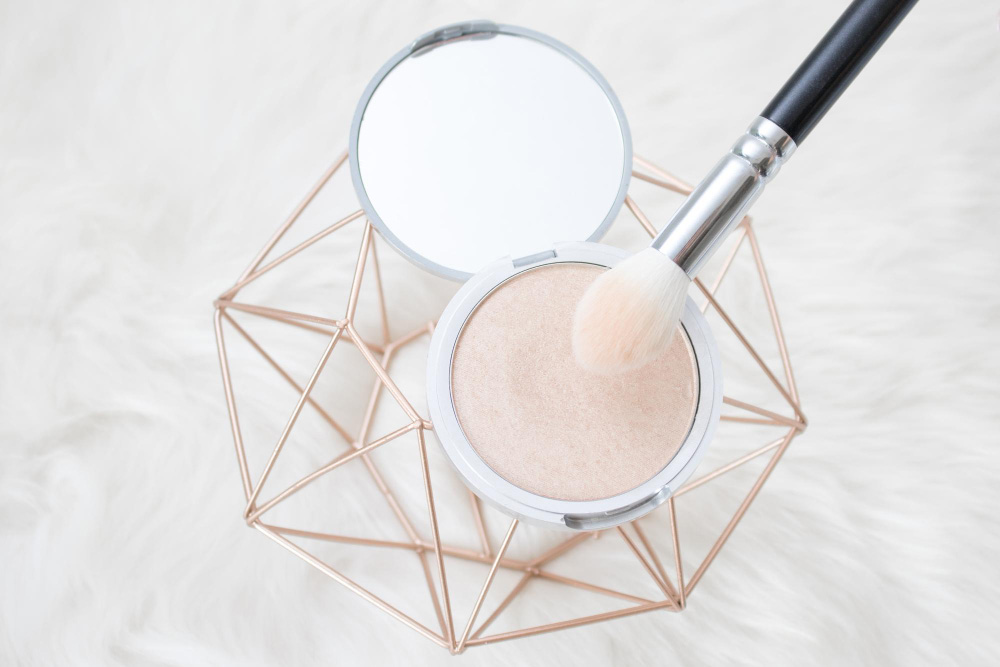 Best Highlighters in Dubai and the UAE: Top Subtle Daylight Shimmers