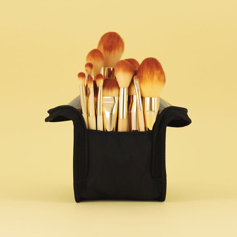 All-in bag – contains 18 of the best makeup brushes of the gomar bamboo makeup brush collection