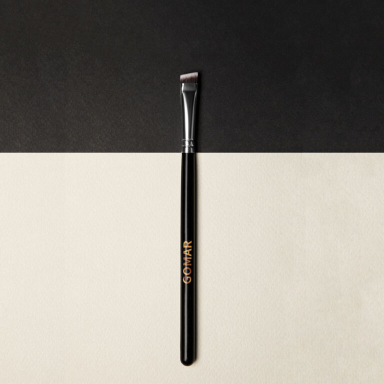 Angled  eyeliner brush