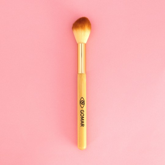Narrow blush brush