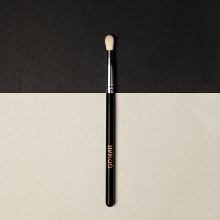 Narrow eyeshadow brush