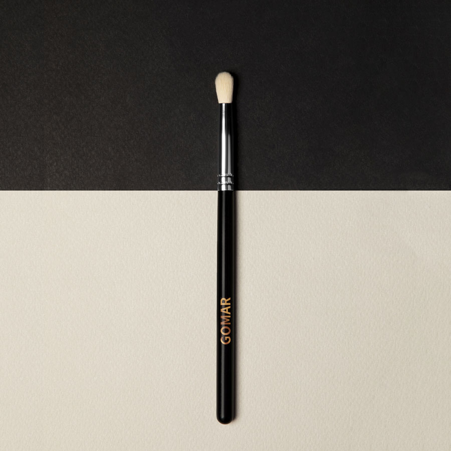 Narrow eyeshadow brush