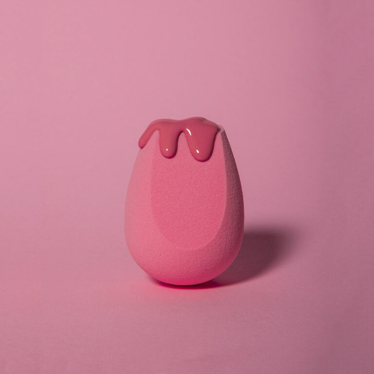 Punch Pink Makeup Sponge – Foundation Blender