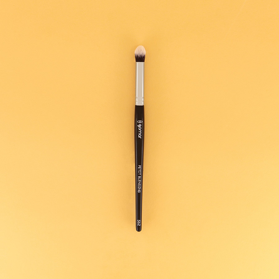 S62 petite blending brush