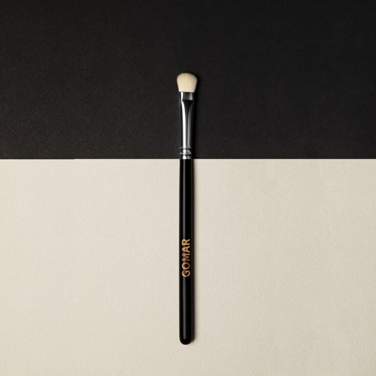 Short eyeshadow brush